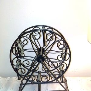 Ferris wheel picture frames. Very cute no flaws.